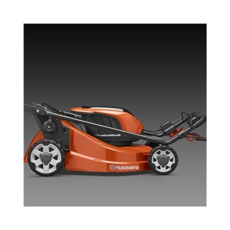 TONDEUSE BATT. HUSQ. LC353IVX NUE TRACTEE TONDEUSE BATT. HUSQ. LC353IVX NUE TRACTEE